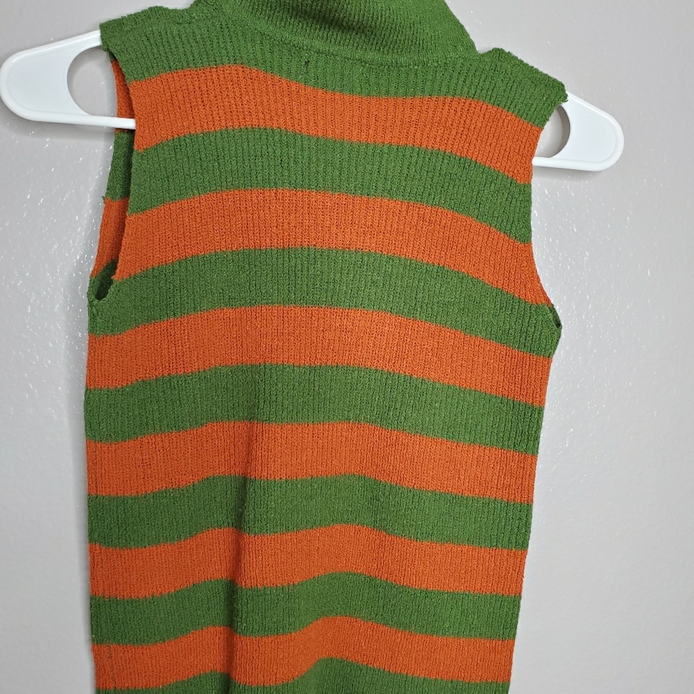 Sleeveless knitted shirt with collar
